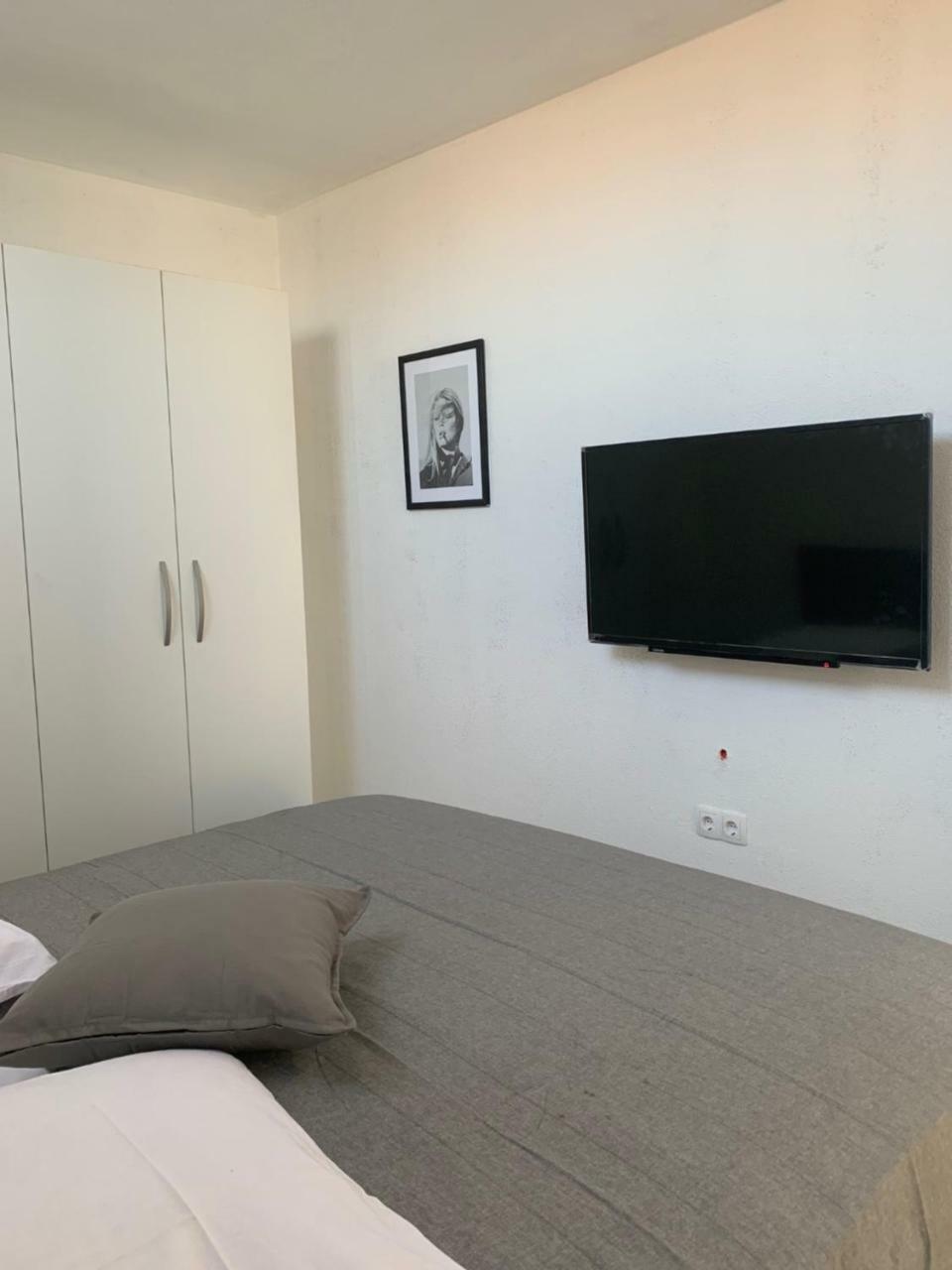Modern Apartments Day ชิเบนิก ภายนอก รูปภาพ