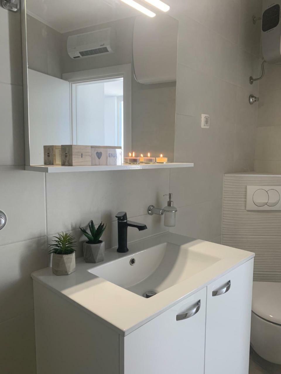 Modern Apartments Day ชิเบนิก ภายนอก รูปภาพ